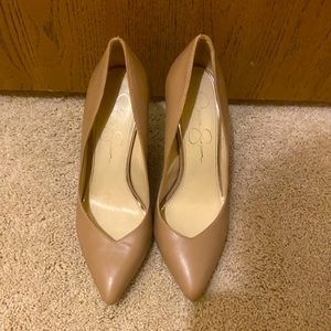 Nude Jessica Simpson pumps